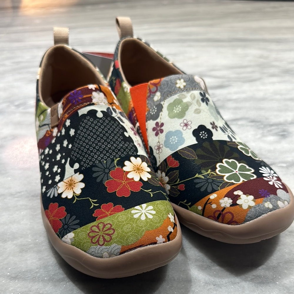 UIN Women's Fashion Floral Art Sneaker Painted Canvas Slip-On Ladies Shoes